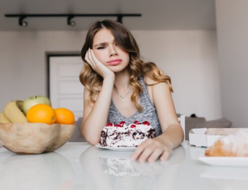 Abbuffate serali: perché succedono e come lavorarci